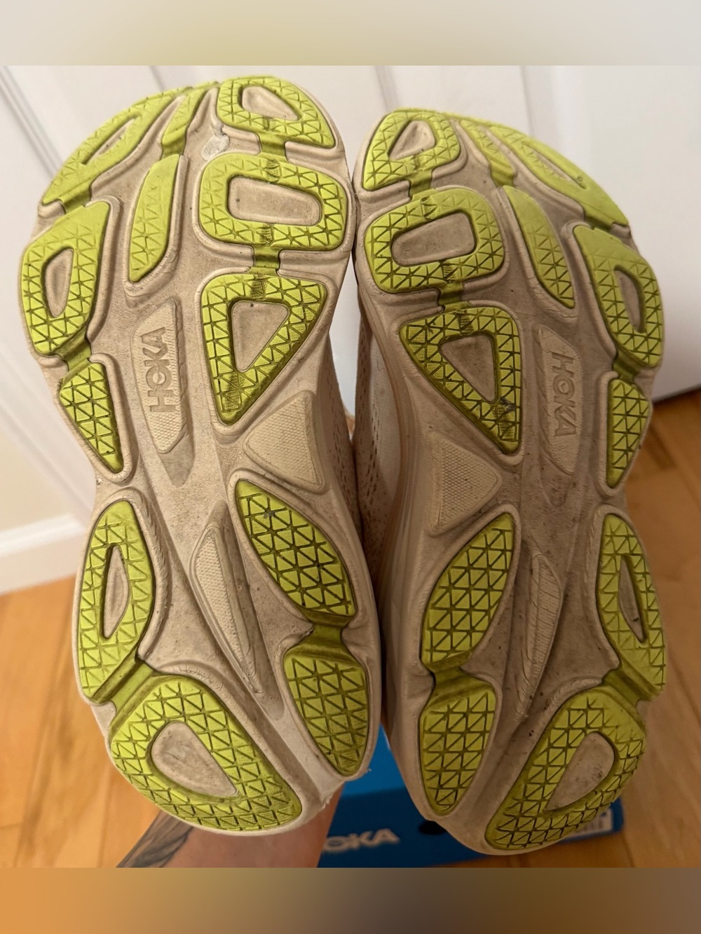 HOKA Bondi 8 Cream/Vanilla Running Sneakers Size 8 - Picture 6 of 7